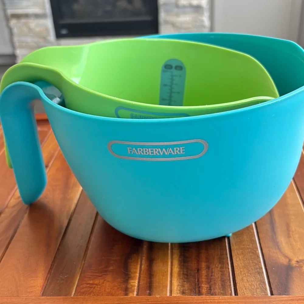 Farberware Profession 2 piece Blue Colander Bowl and Green 4c Mixing Cup